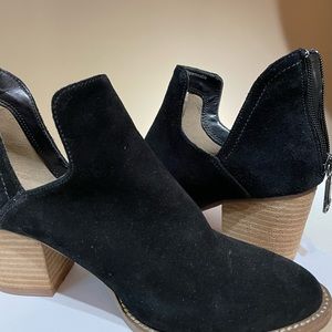Women’s black size 7 booties